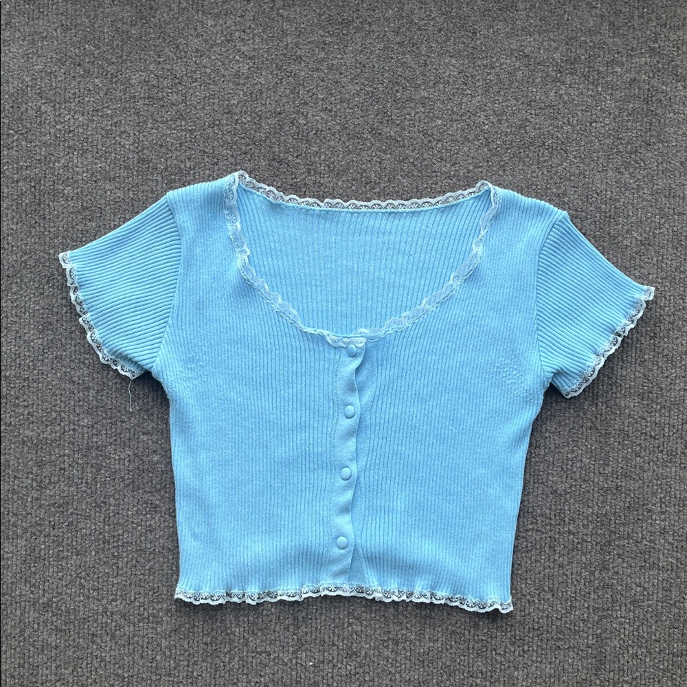 Light Blue Ribbed Button-Front Crop Top with Lace Trim - Women
